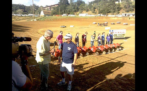 Huell Howser enjoys the tunes of a Mariachi band. Marin County Fair & Exposition, San Rafael