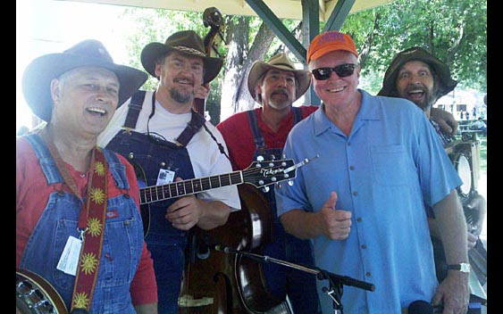 Huell Howser and musicians. Alameda County Fair, Pleasanton